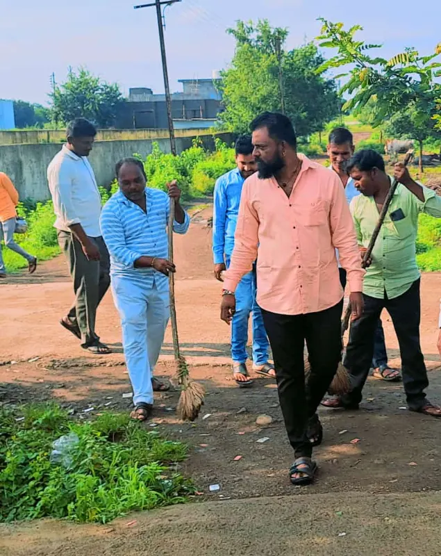 संत गाडगेबाबा स्वच्छता राबविण्यात आले