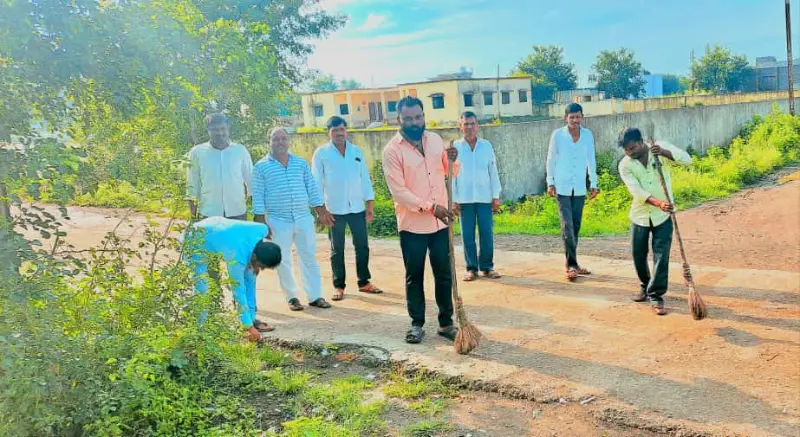 संत गाडगेबाबा स्वच्छता राबविण्यात आले